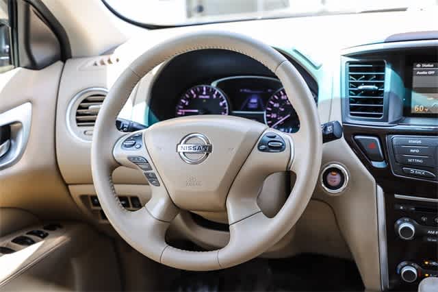 2014 Nissan Pathfinder SL Hybrid 16