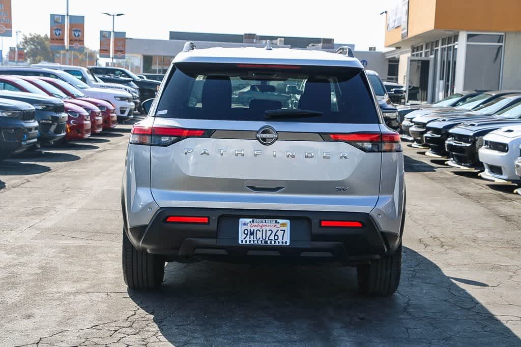 2022 Nissan Pathfinder SV 3