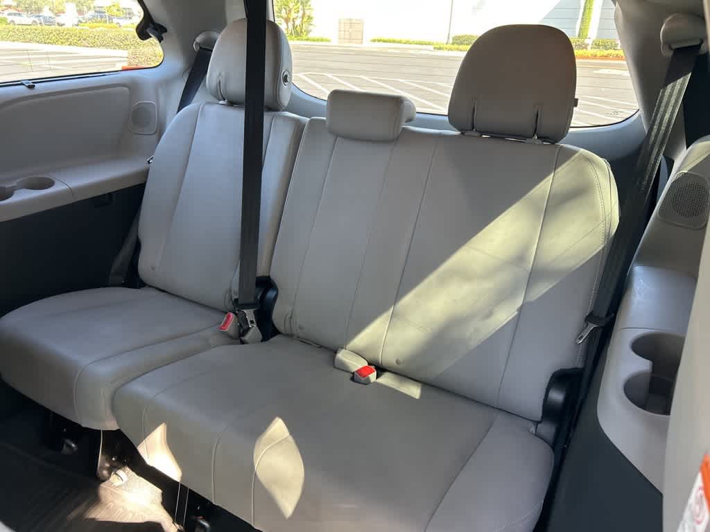 2017 Toyota Sienna Limited Premium 22