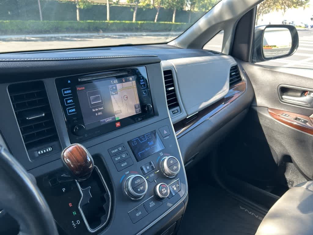 2017 Toyota Sienna Limited Premium 37