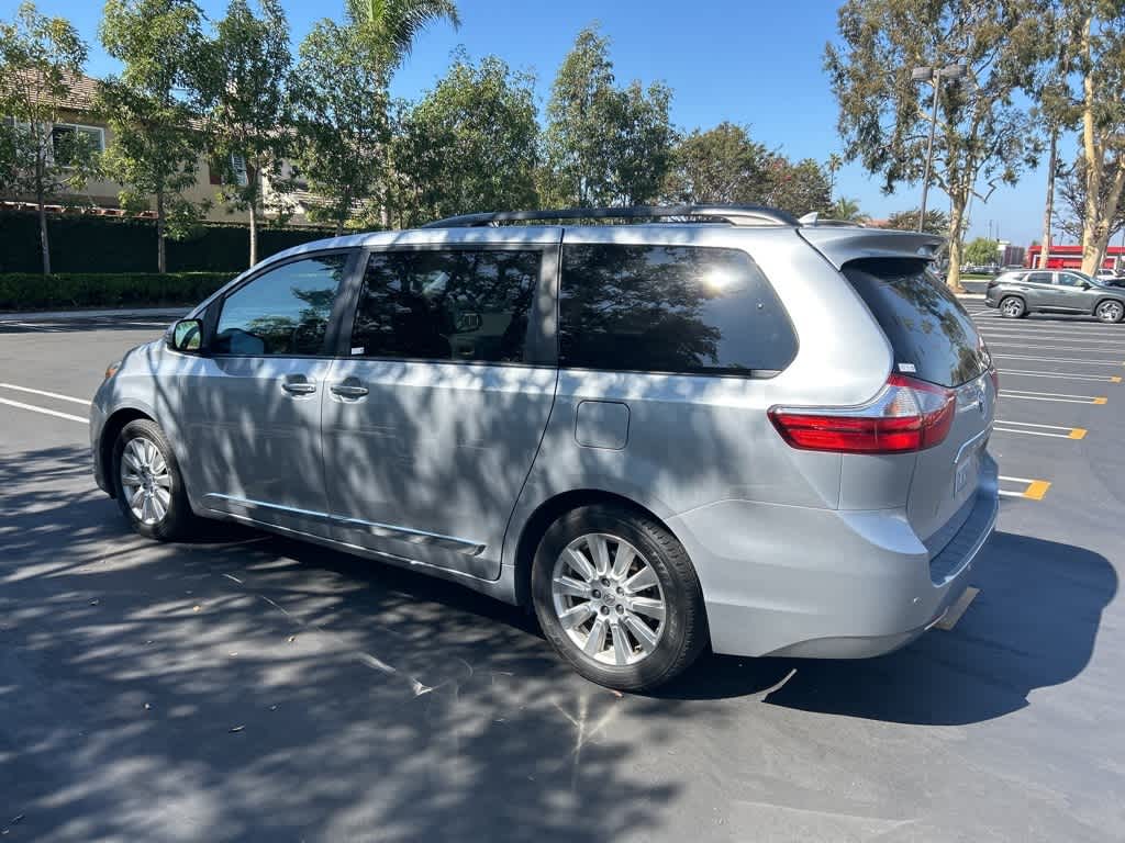 2017 Toyota Sienna Limited Premium 3