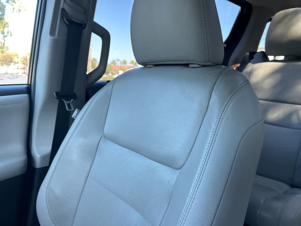 2017 Toyota Sienna Limited Premium 38