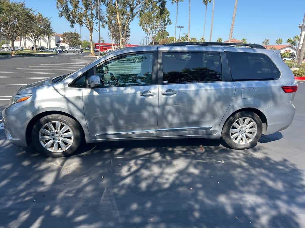 2017 Toyota Sienna Limited Premium 2