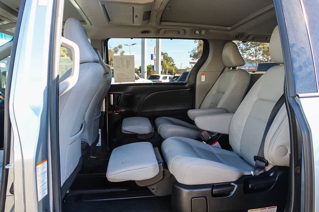 2017 Toyota Sienna Limited Premium 17