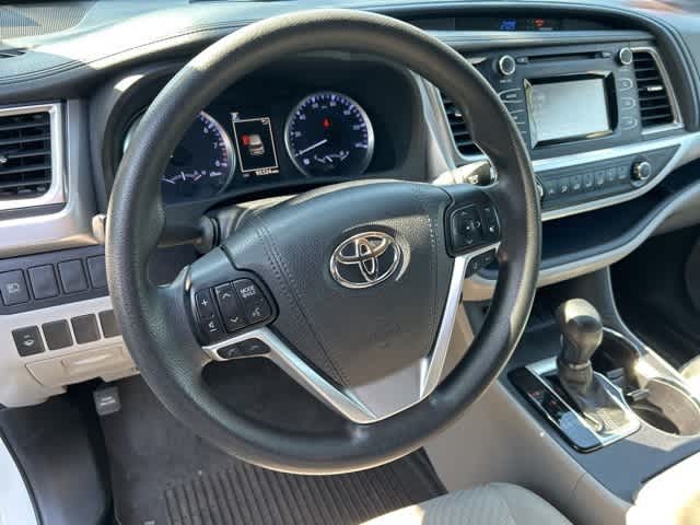 2018 Toyota Highlander LE 24