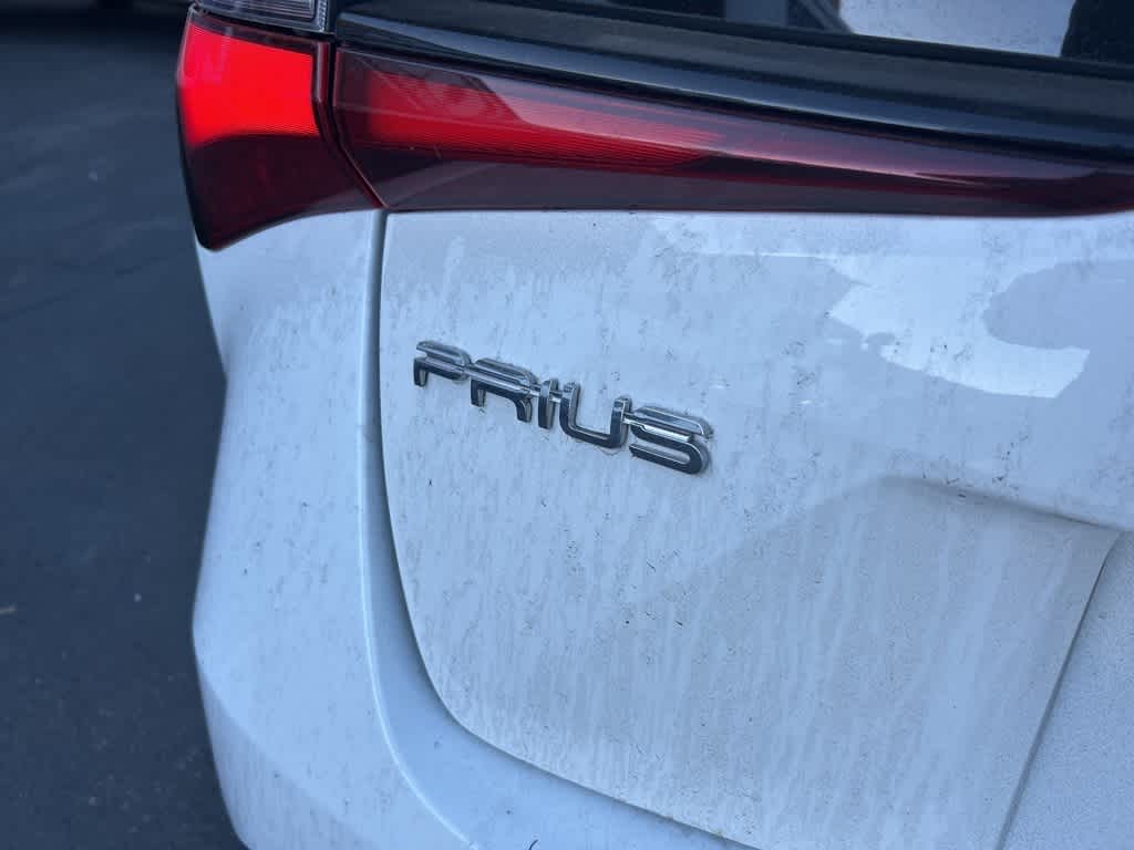 2021 Toyota Prius L Eco 11