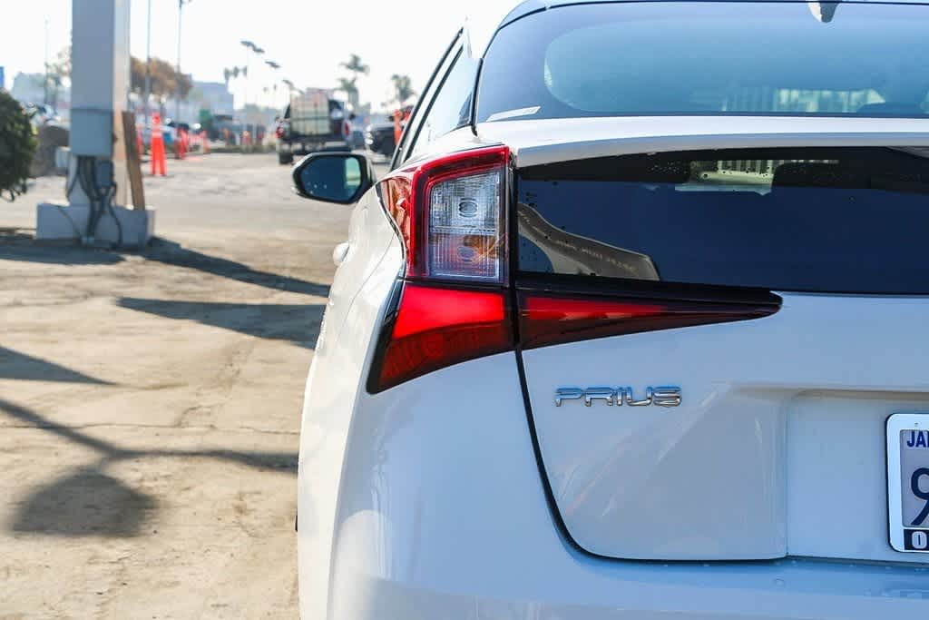 2021 Toyota Prius L Eco 11