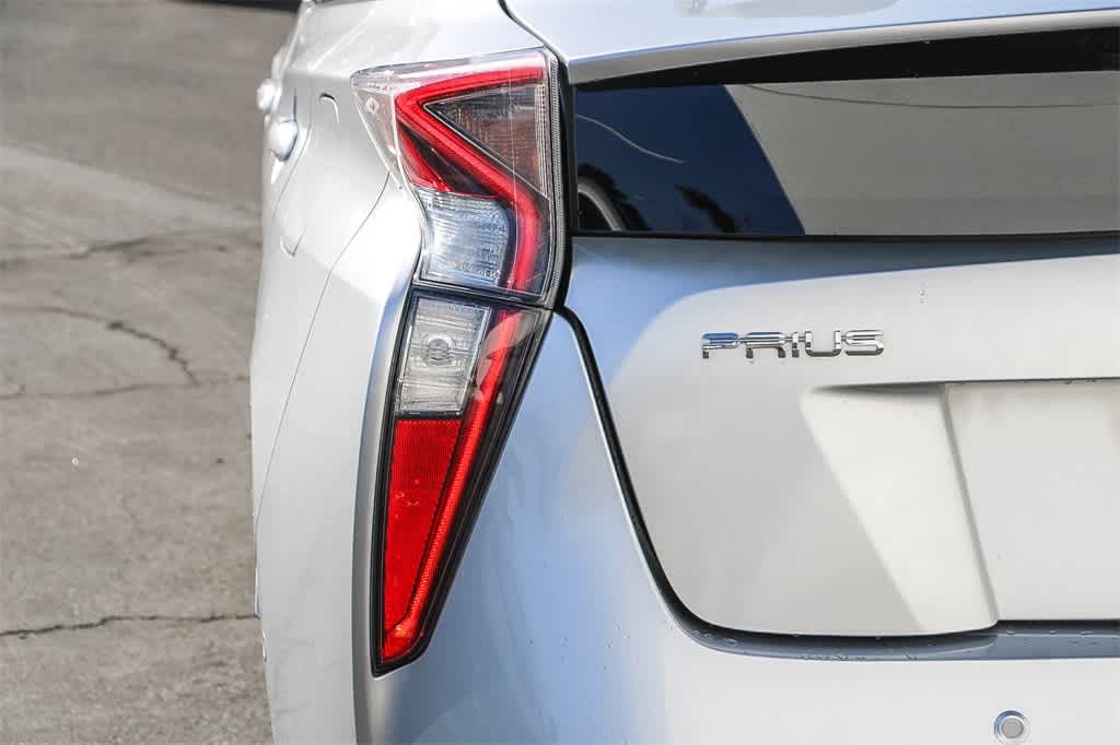 2017 Toyota Prius Three Touring 10