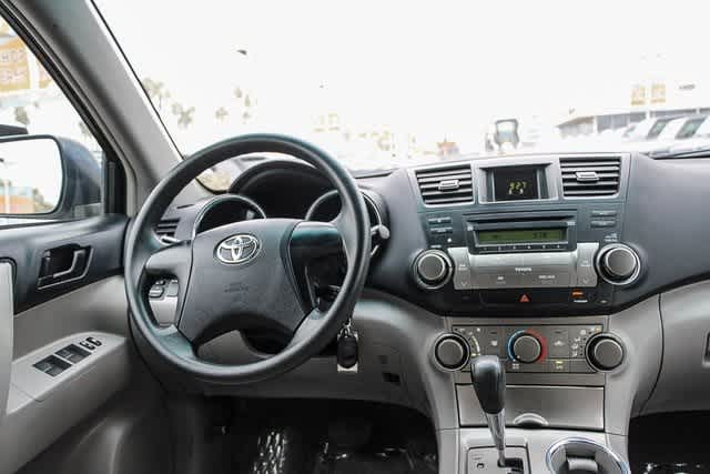 2010 Toyota Highlander Base 13