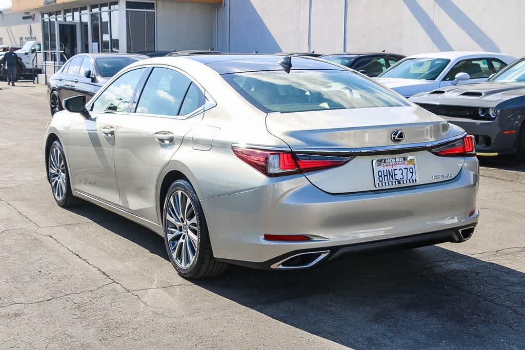 2019 Lexus ES  2