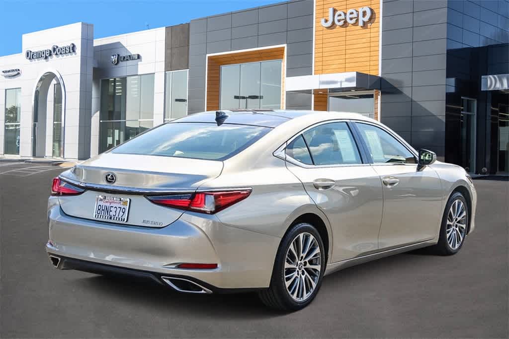 2019 Lexus ES  4