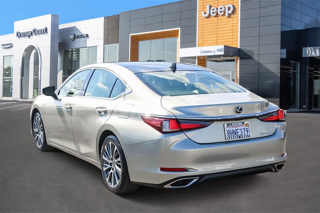 2019 Lexus ES  2