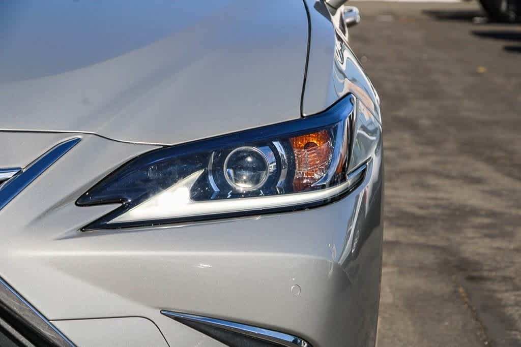 2019 Lexus ES  7