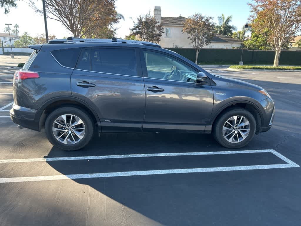 2018 Toyota RAV4 Hybrid XLE 6