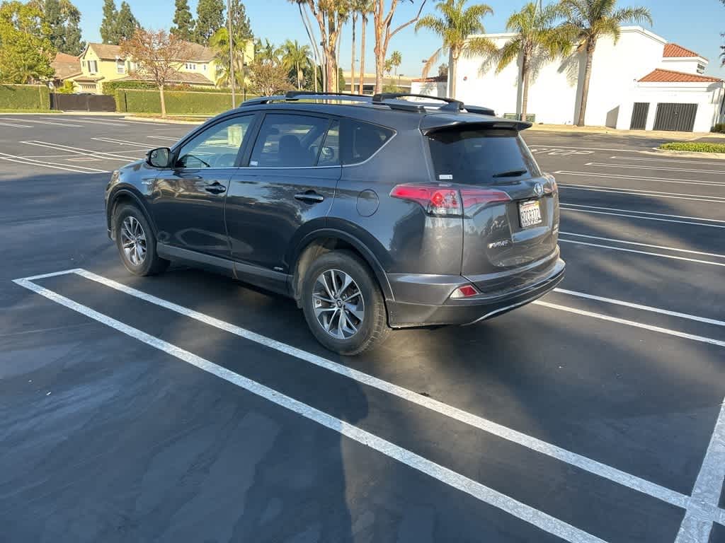 2018 Toyota RAV4 Hybrid XLE 3