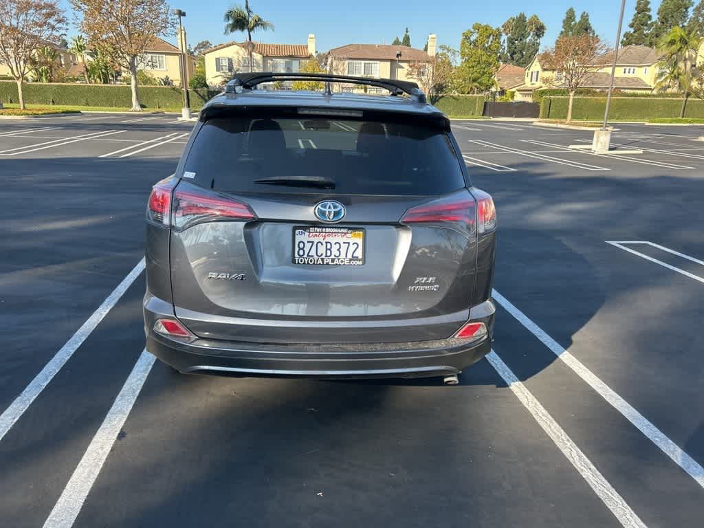 2018 Toyota RAV4 Hybrid XLE 4