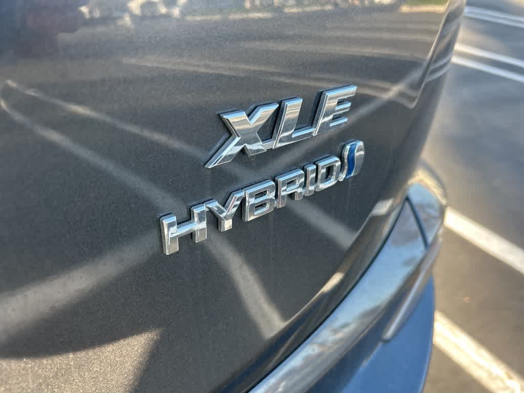 2018 Toyota RAV4 Hybrid XLE 16