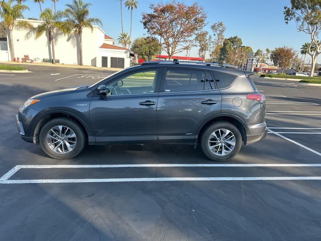 2018 Toyota RAV4 Hybrid XLE 2