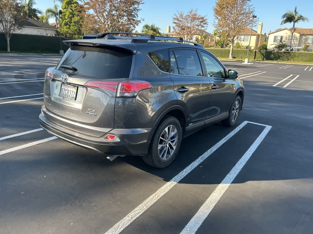 2018 Toyota RAV4 Hybrid XLE 5