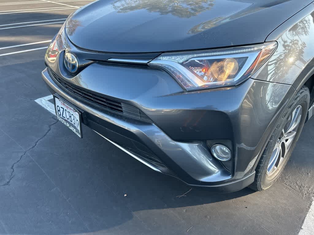 2018 Toyota RAV4 Hybrid XLE 9