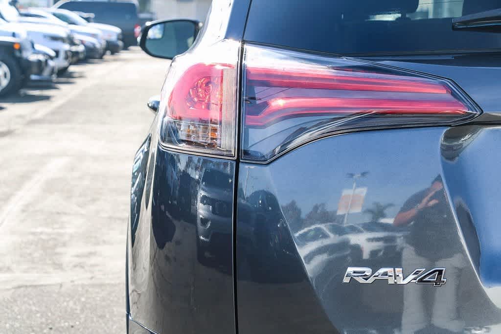 2018 Toyota RAV4 Hybrid XLE 10