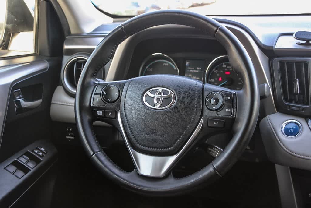 2018 Toyota RAV4 Hybrid XLE 14