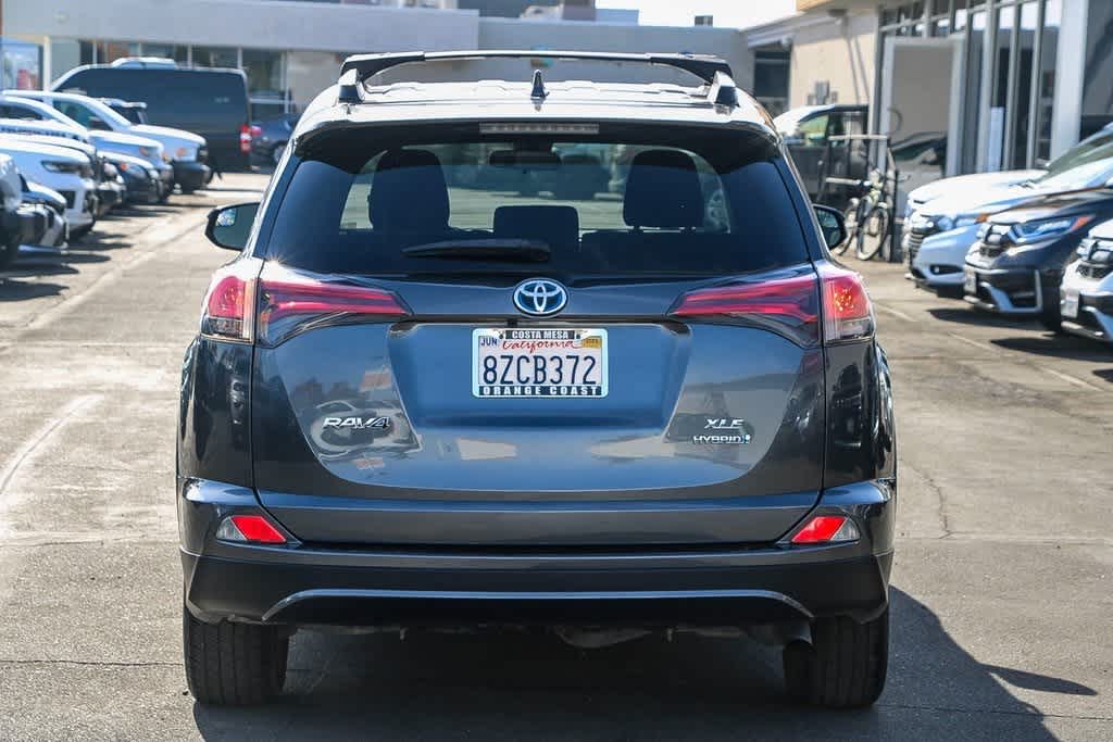 2018 Toyota RAV4 Hybrid XLE 3