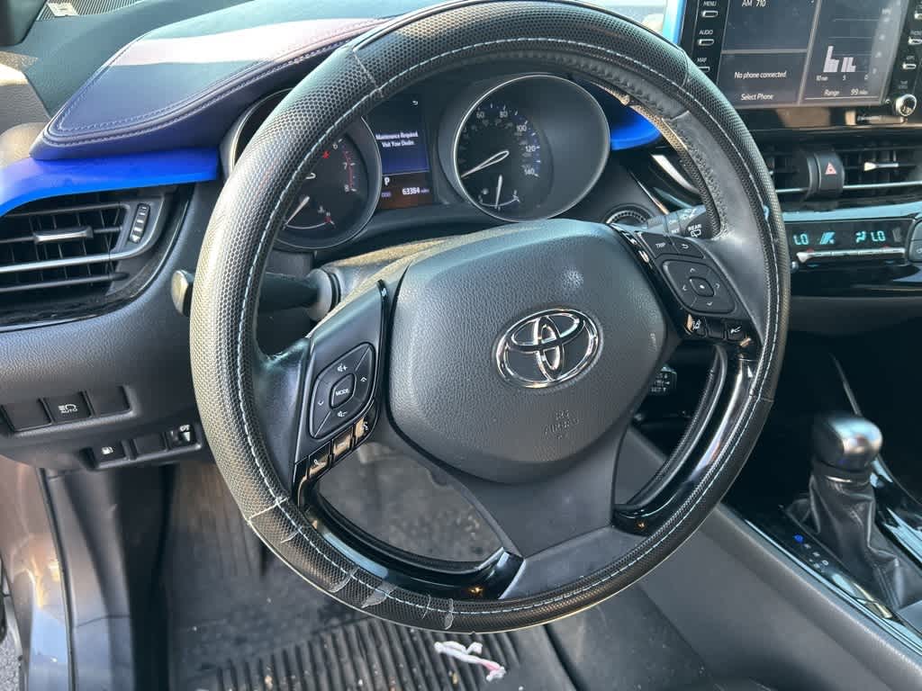 2020 Toyota C-HR XLE 23