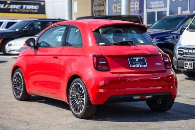 2024 FIAT 500e INSPI(RED) 8