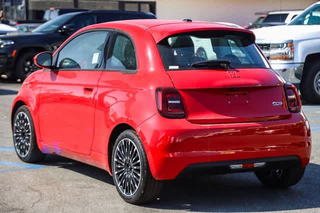 2024 FIAT 500e INSPI(RED) 8