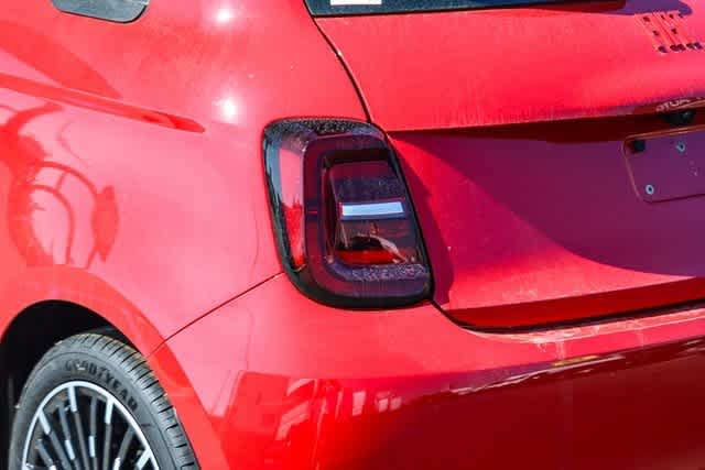 2024 FIAT 500e INSPI(RED) 9