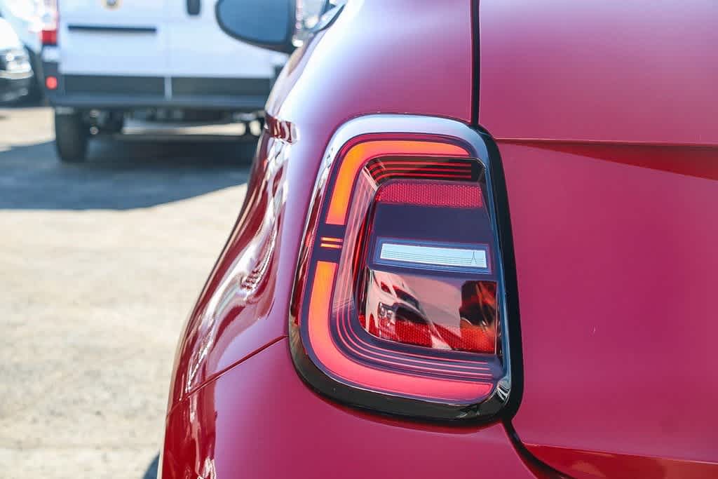 2024 FIAT 500e INSPI(RED) 11