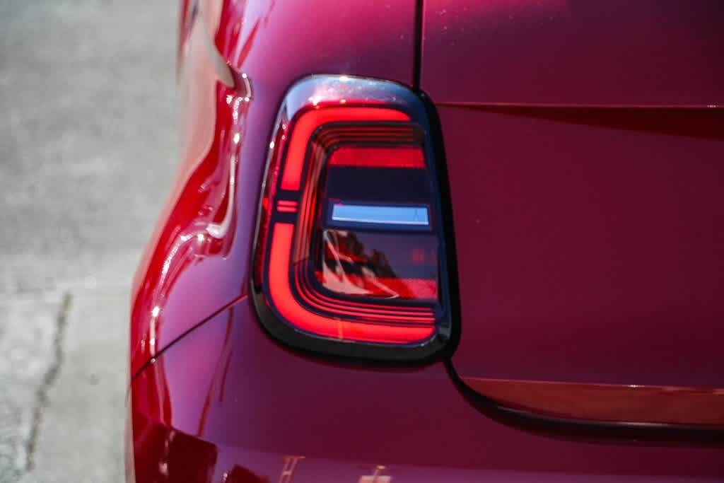 2024 FIAT 500e INSPI(RED) 11