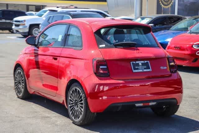 2024 FIAT 500e INSPI(RED) 8