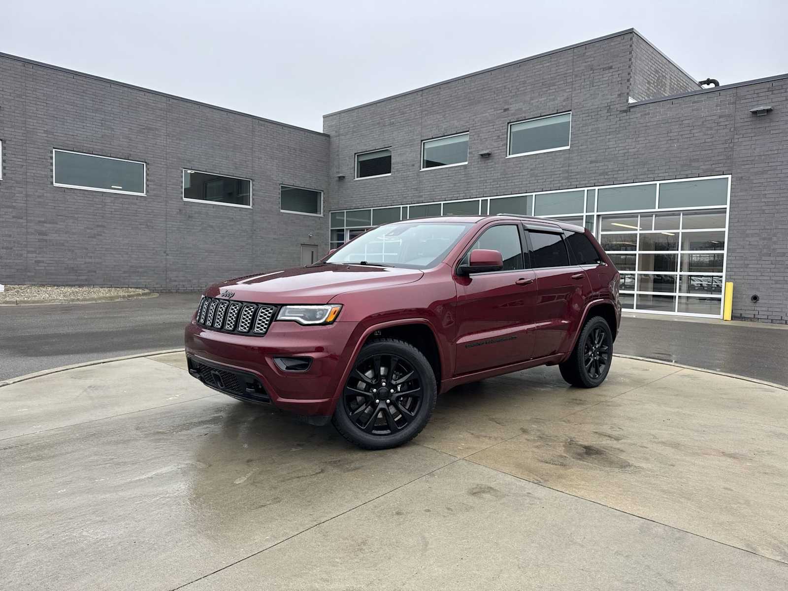 Velvet Red Pearl 2022 Jeep Grand Cherokee SUV / Crossover 8-Speed Automatic