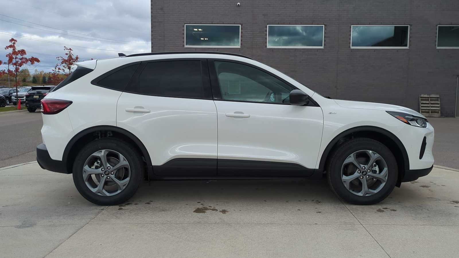 View vehicle photo 6