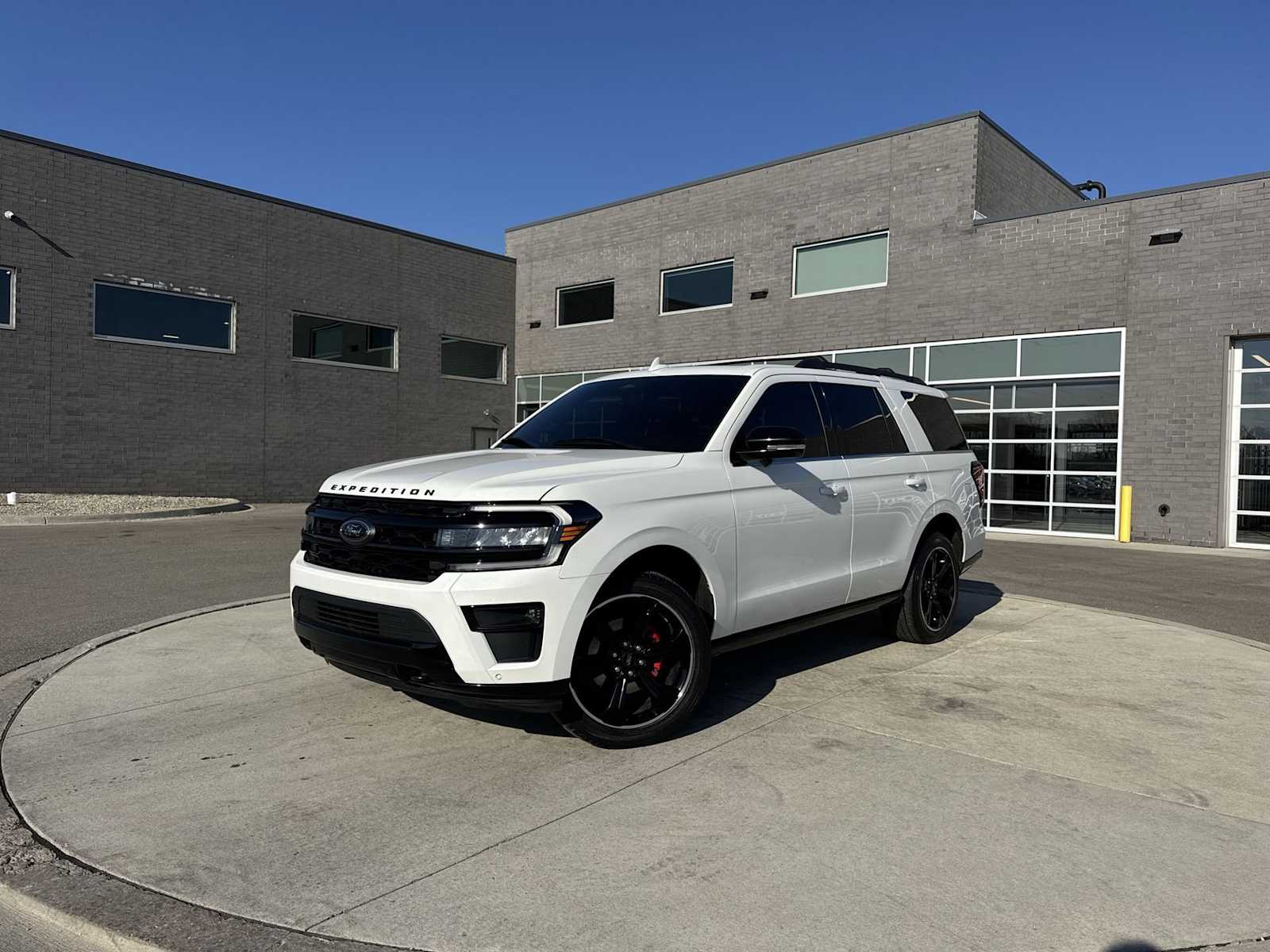 Star White Metallic Tri-Coat 2023 Ford Expedition Limited 4WD SUV / Crossover Four-Wheel Drive Automatic