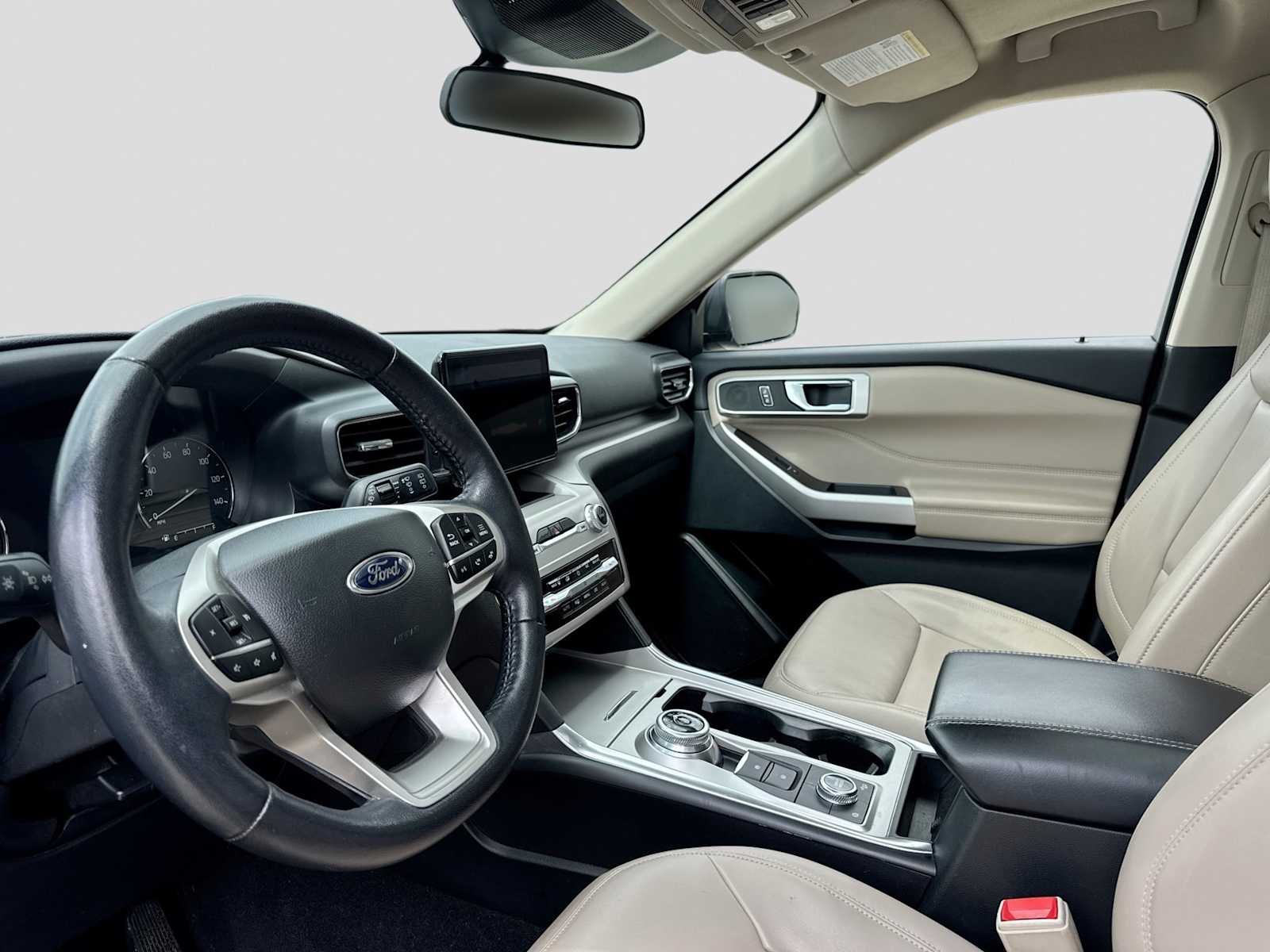 View vehicle photo 2