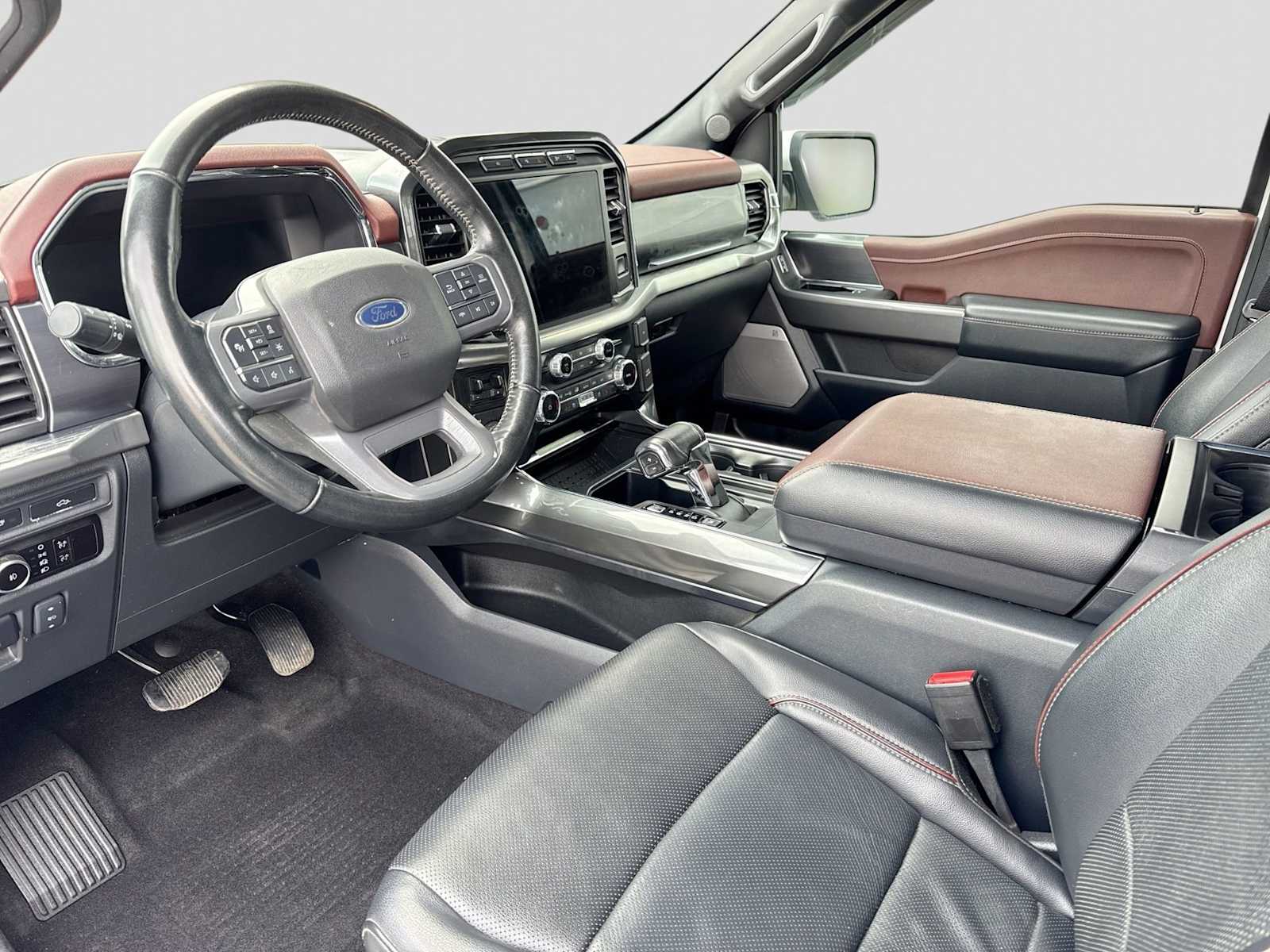 View vehicle photo 2