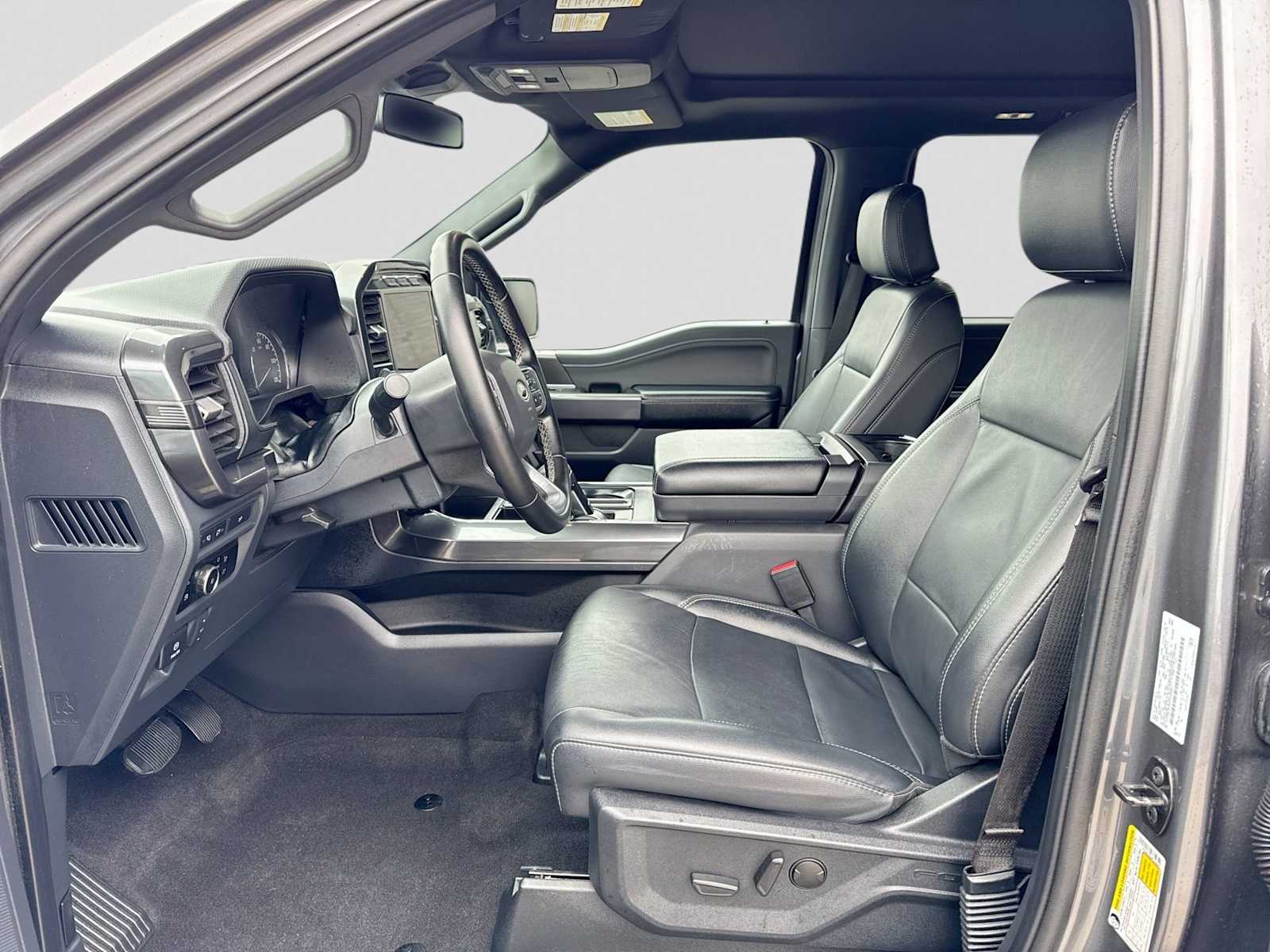 View vehicle photo 3