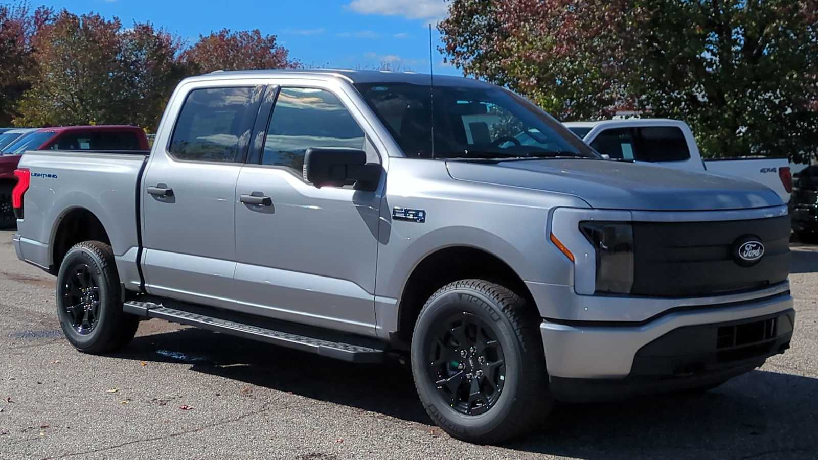 View vehicle photo 7