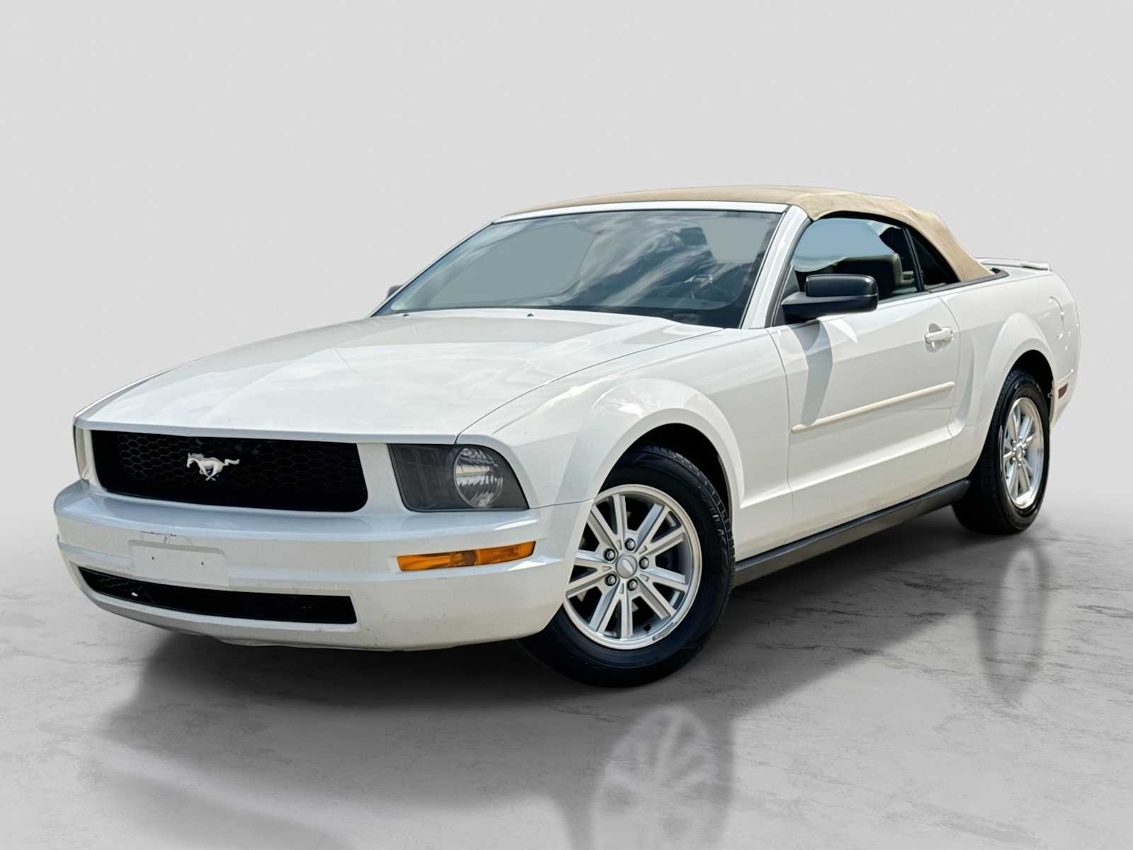 White 2008 Ford Mustang Convertible Rear-Wheel Drive 5-Speed Automatic