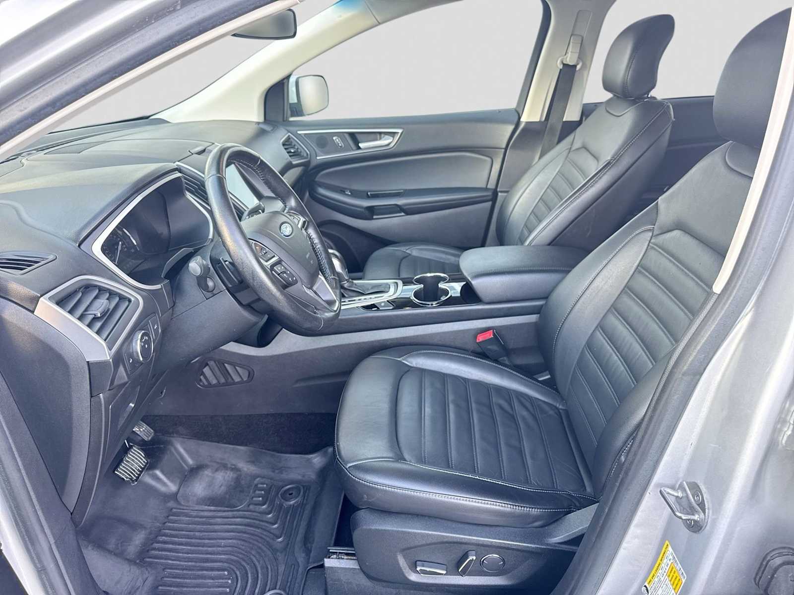 View vehicle photo 3