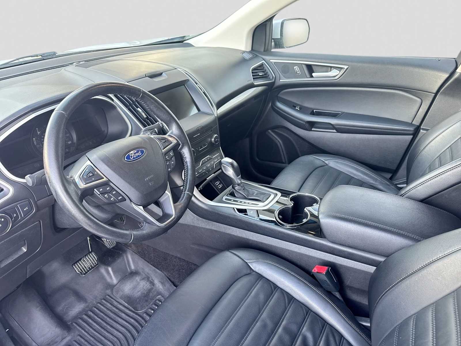 View vehicle photo 2