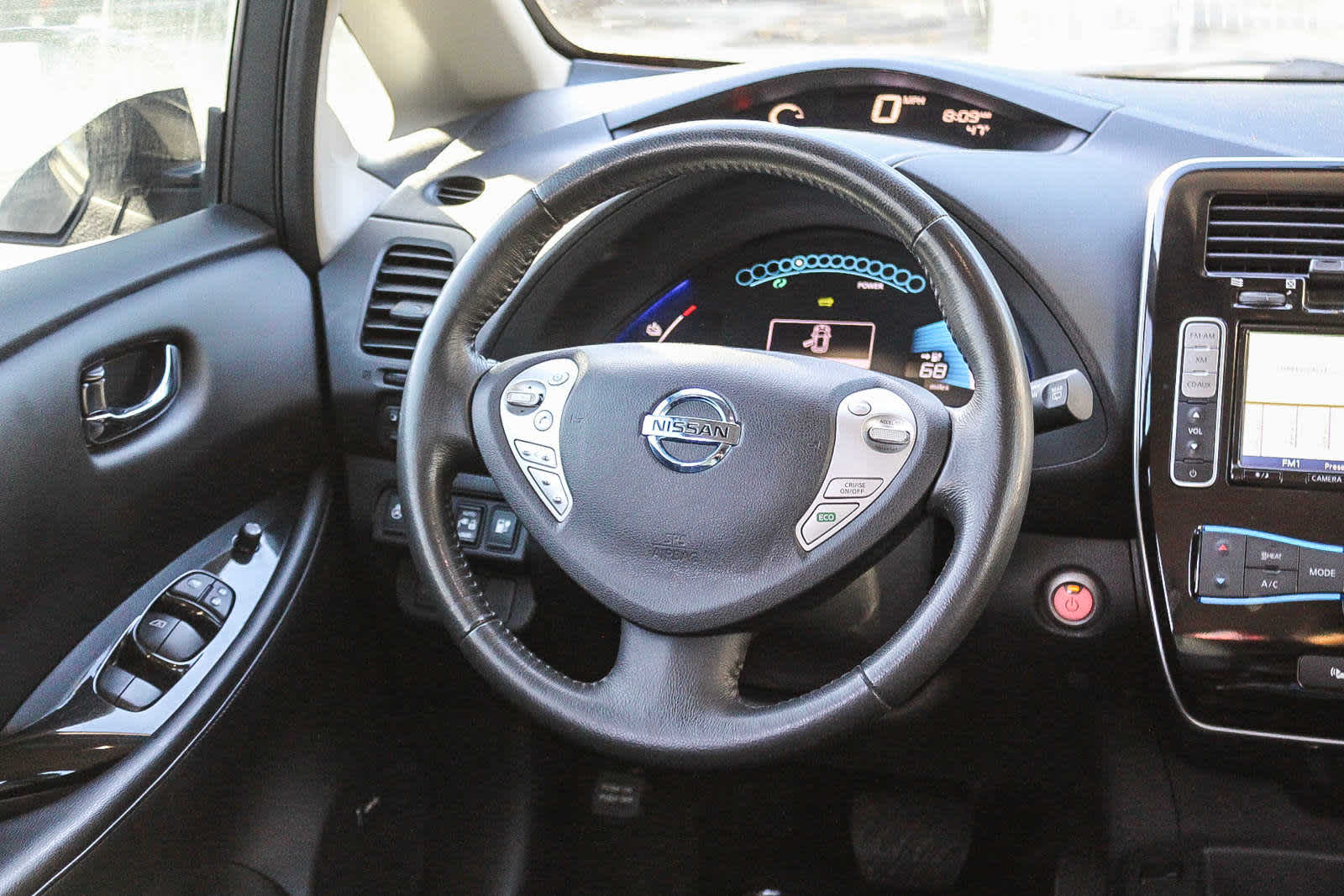 2015 Nissan LEAF SL 14