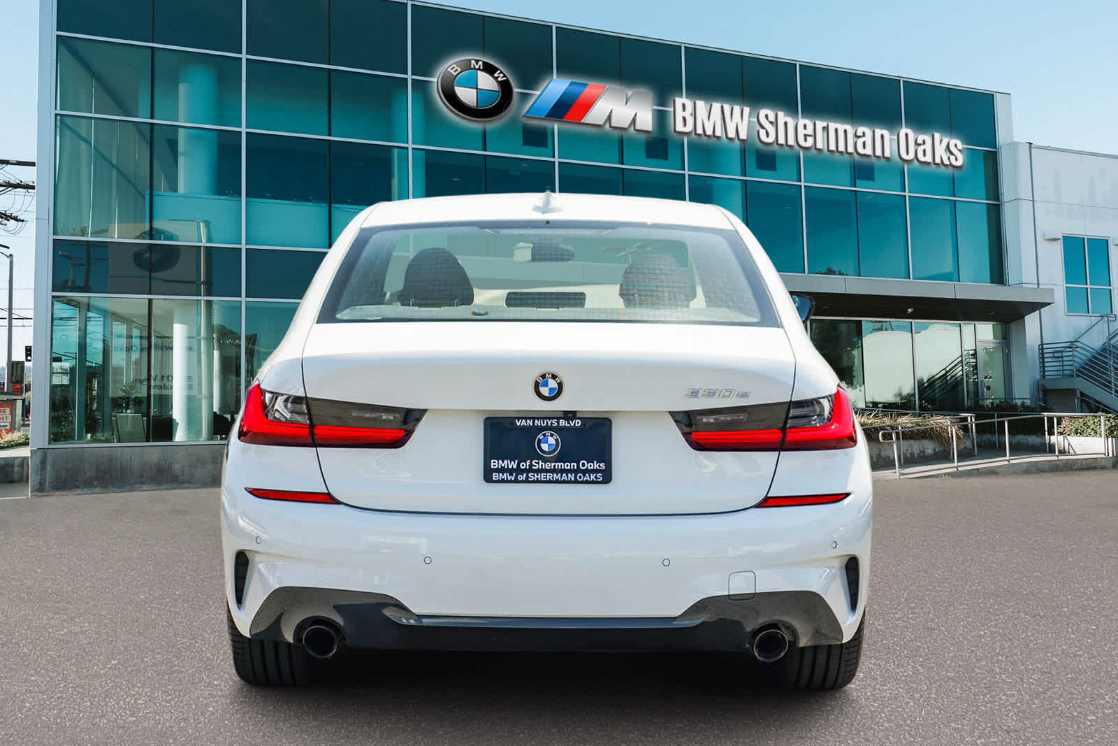 2021 BMW 3 Series 330e 5