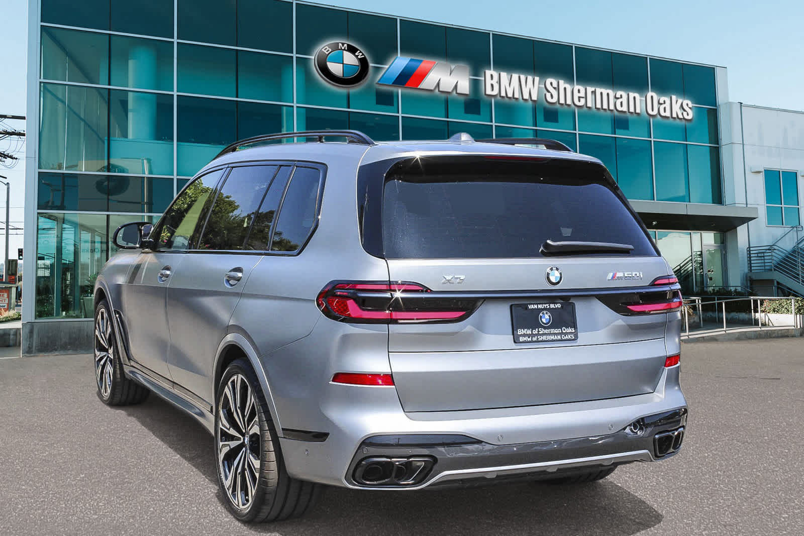 2025 BMW X7 M60i 6