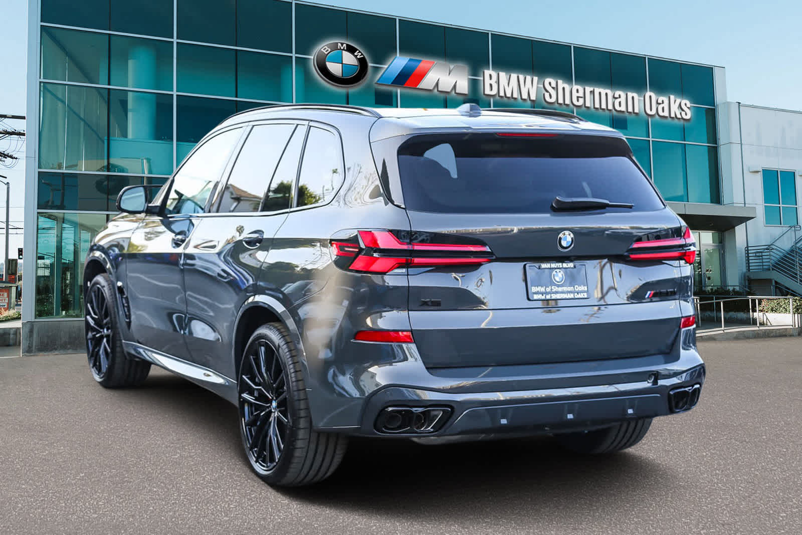 2025 BMW X5 M60i 6