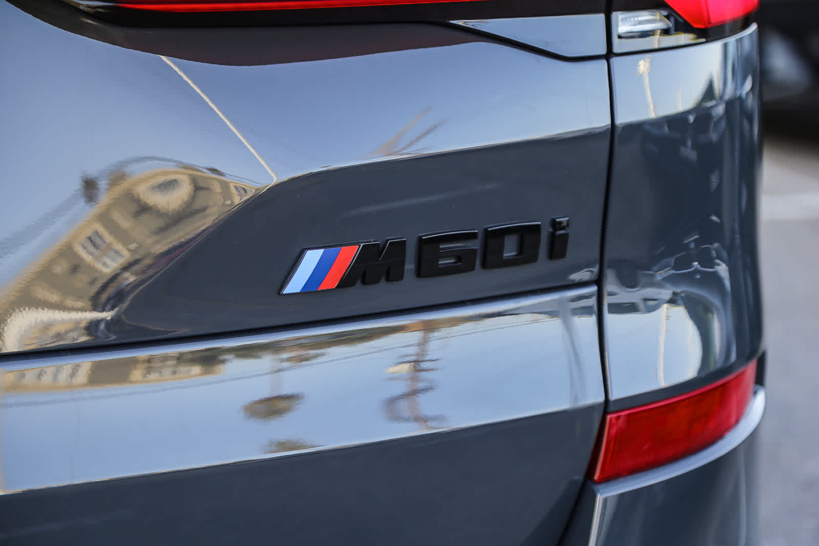 2025 BMW X5 M60i 8