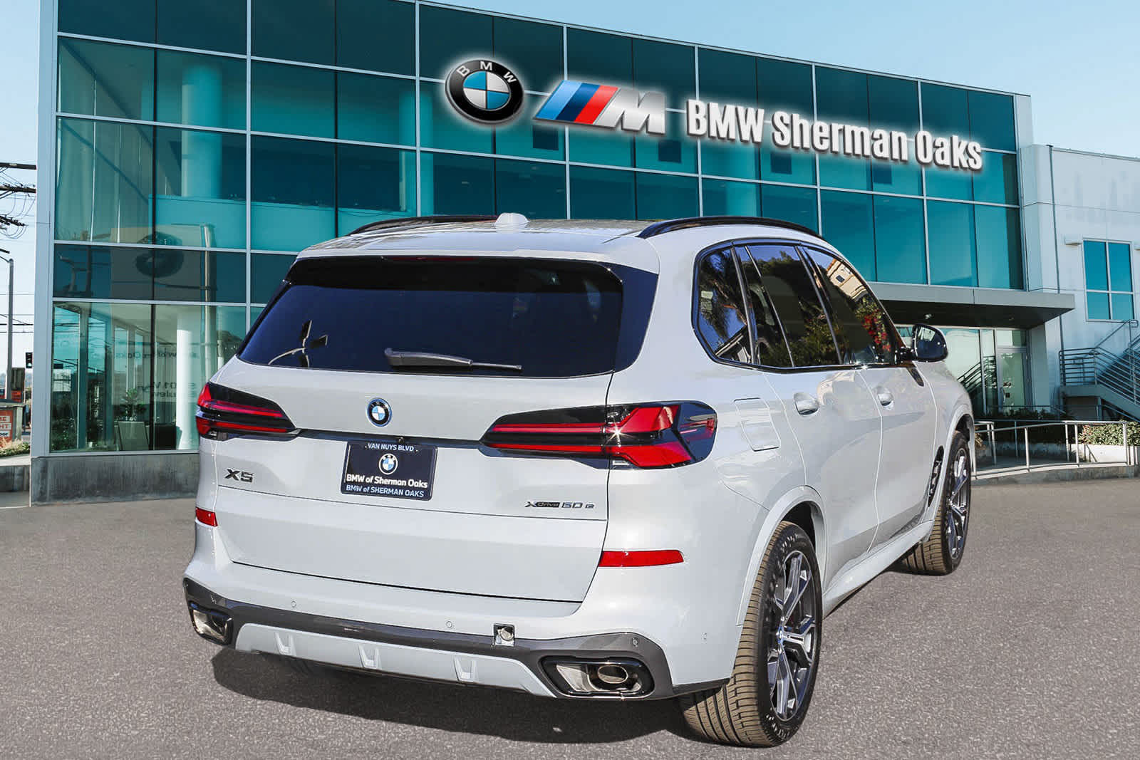 2025 BMW X5 xDrive50e 8